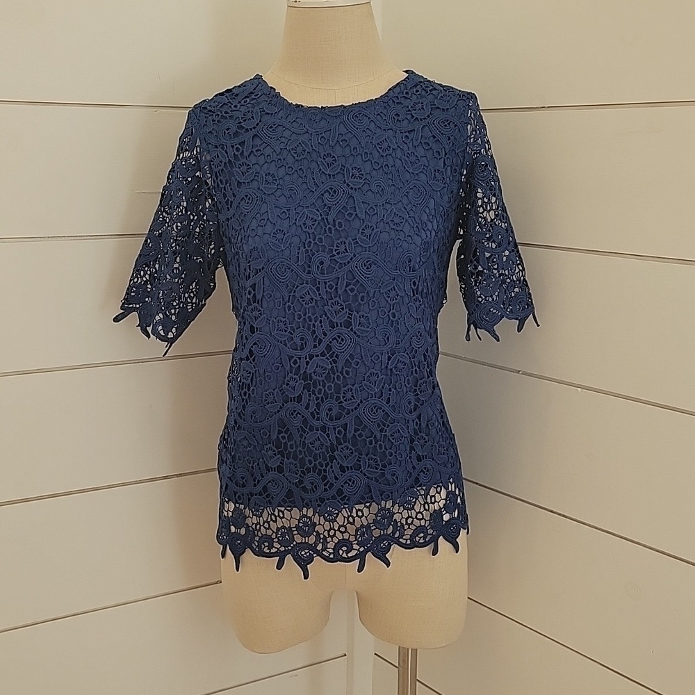 Philosophy small blue lace short sleeve top with liner